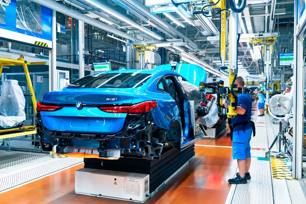 BMW снимает с себя ответственность за автомобили, собранные в России: риски и рекомендации