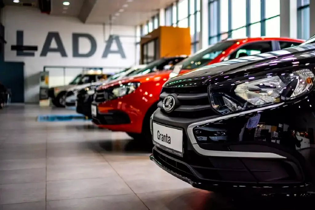 Кризис продаж Lada в 2025 году: причины, прогнозы и решения