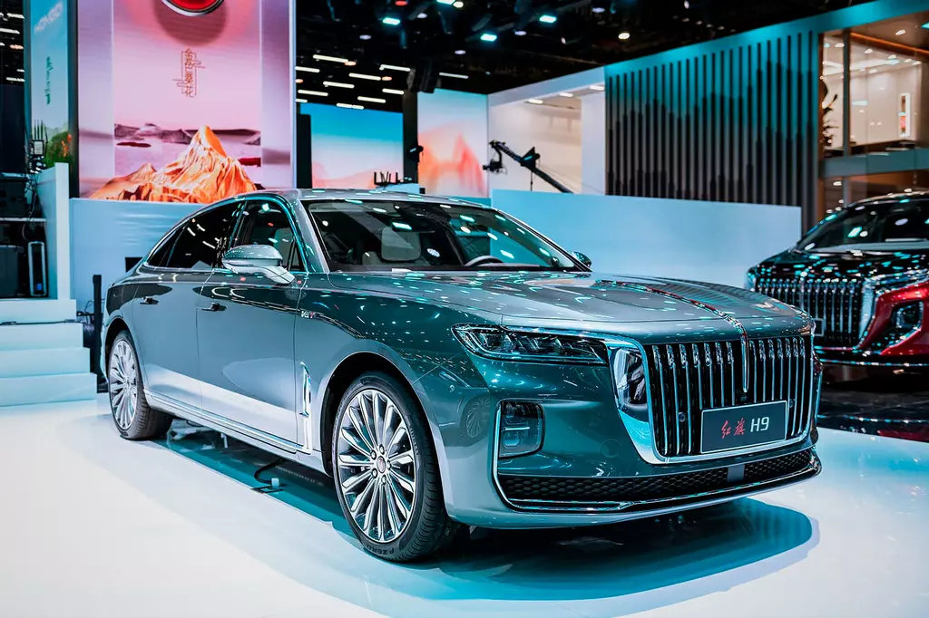 Продажи премиальных авто в России упали на 35% в 2025 году: рейтинг марок