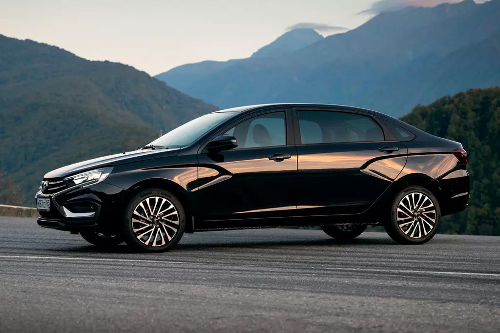 Lada Aura сняли с производства? Официальное опровержение АвтоВАЗа и планы по обновлению